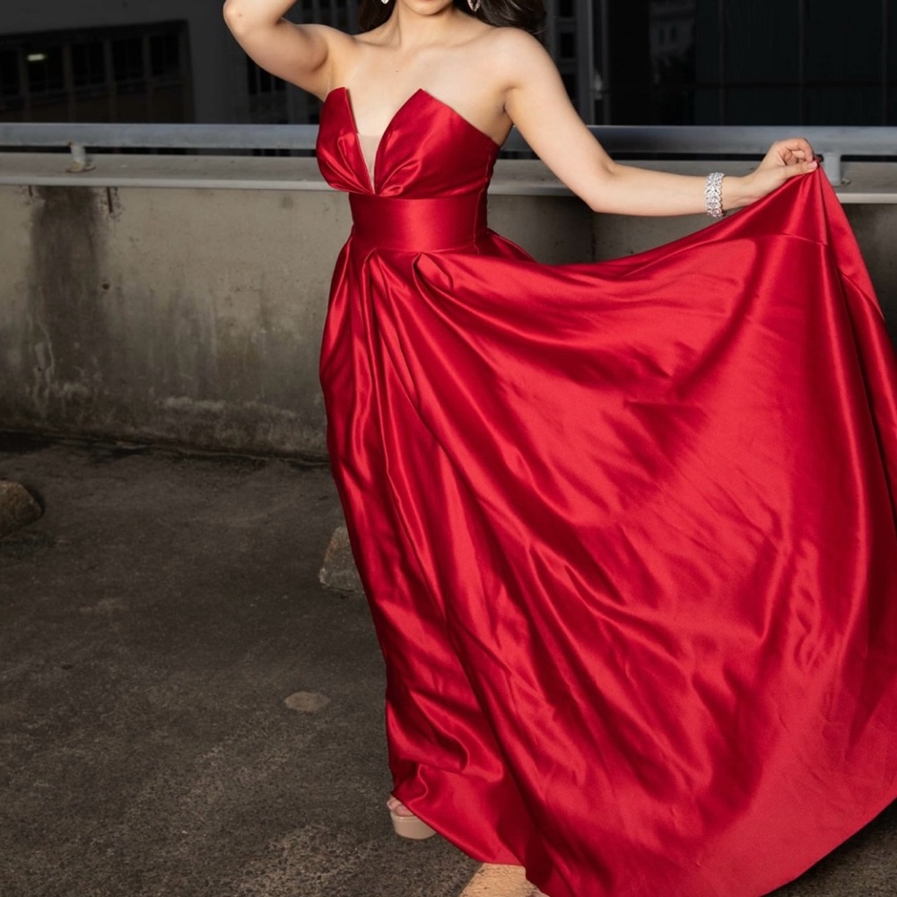 Vibrant Red Ruched Sweetheart Prom Gown